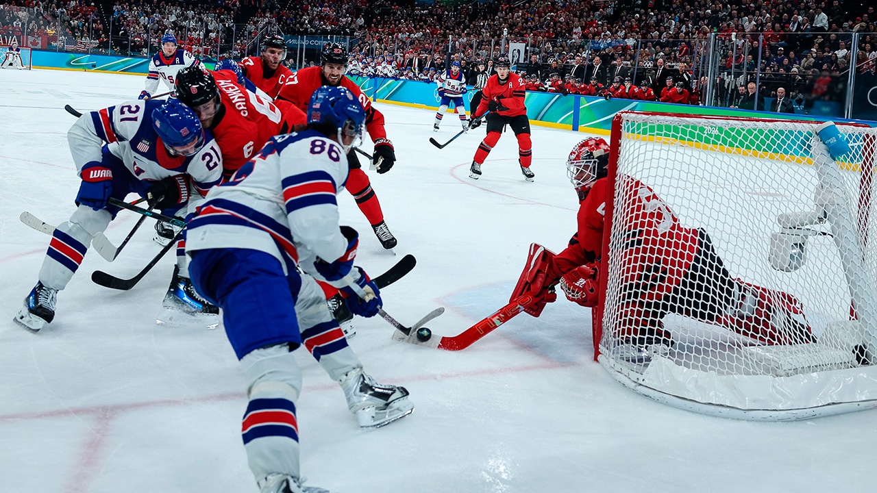 Сборная США обыграла канадцев в финале олимпийского хоккейного турнира