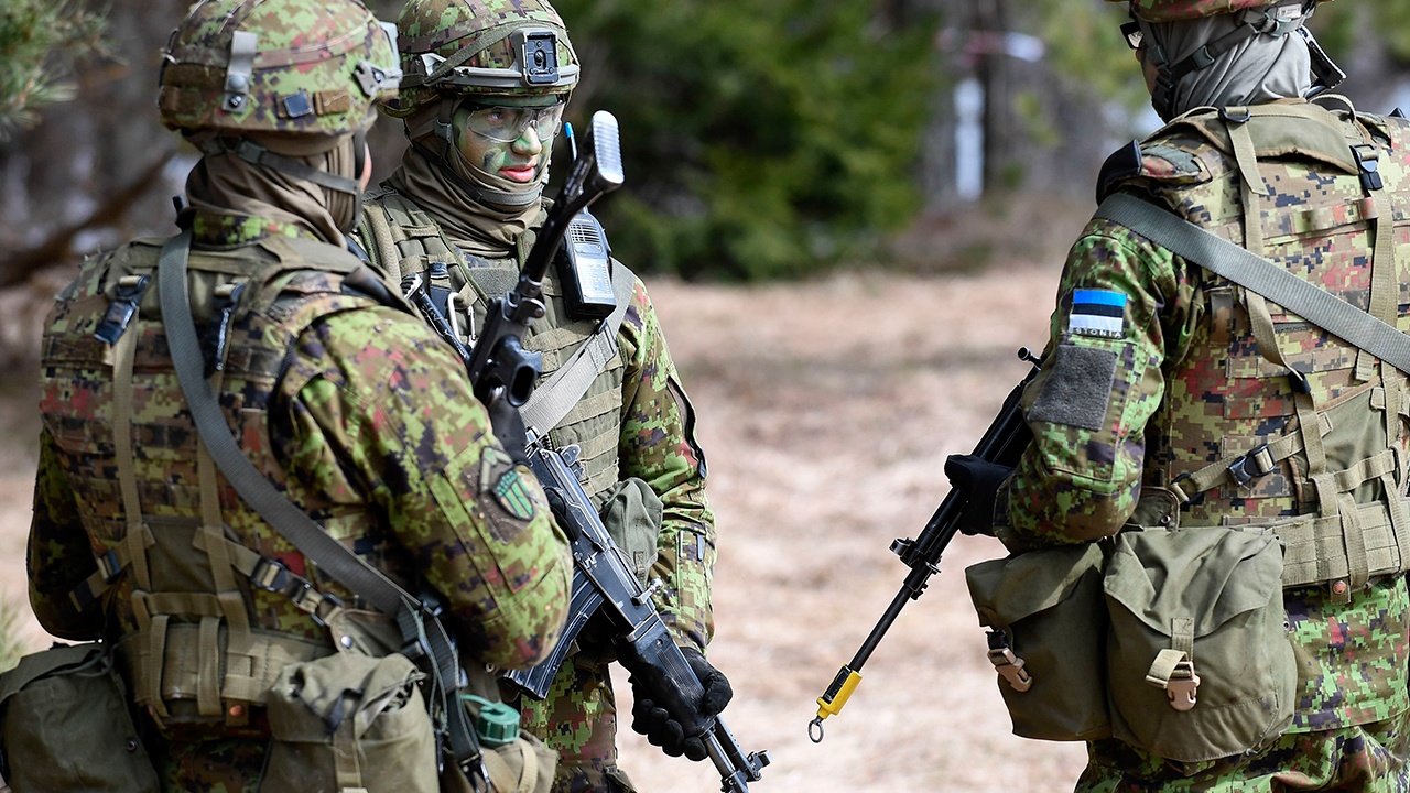 Песков предупредил об ответе на размещение в Эстонии ядерного оружия