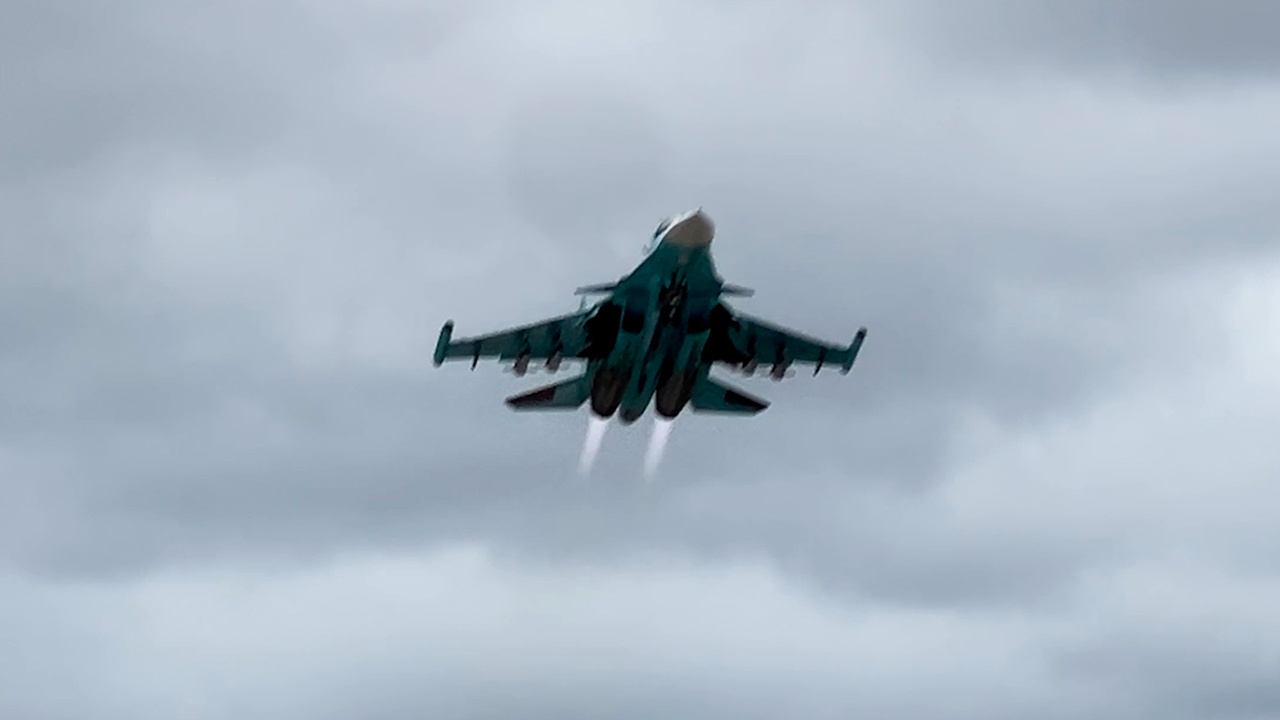 Су-34 нанес бомбовый удар по скоплению бронетехники ВСУ