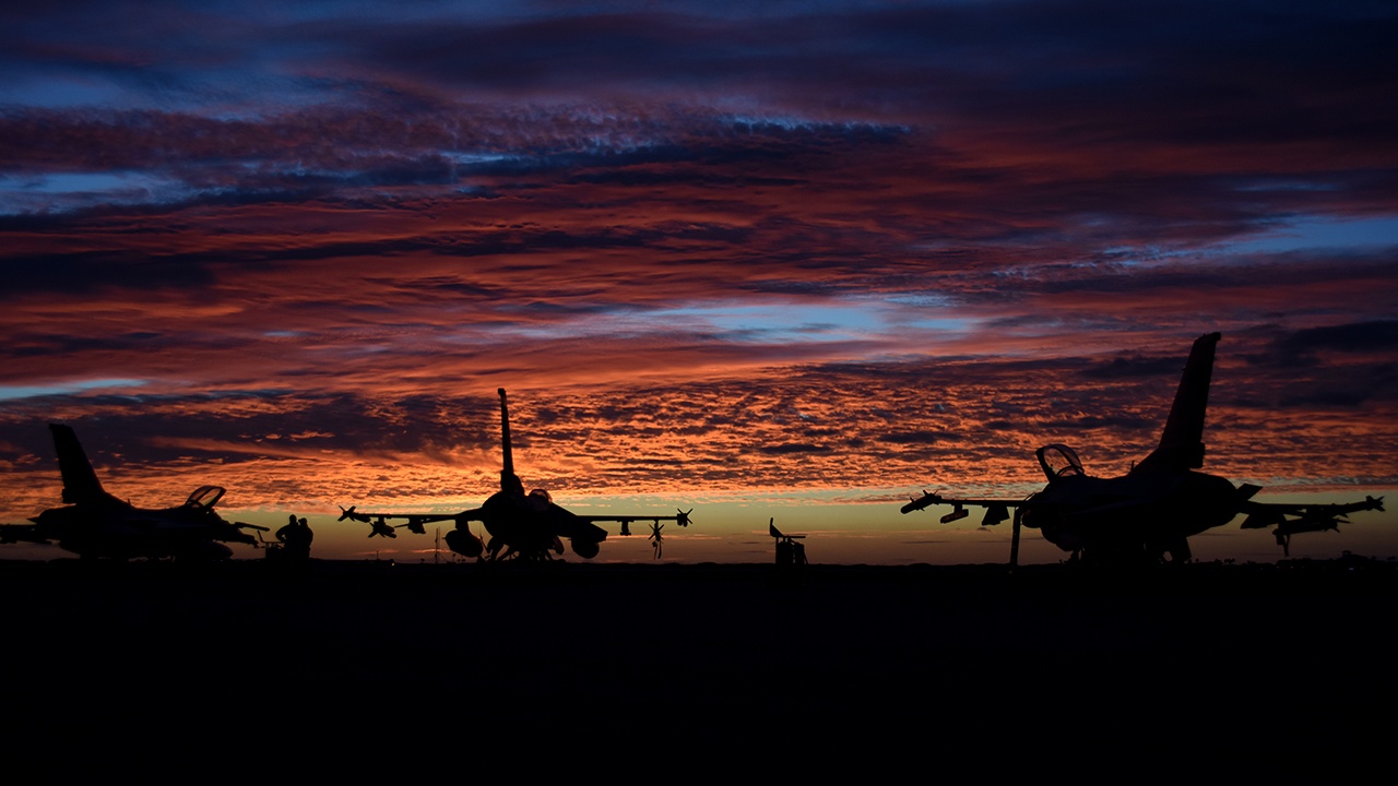 FT: спутники зафиксировали рост числа истребителей США на Ближнем Востоке