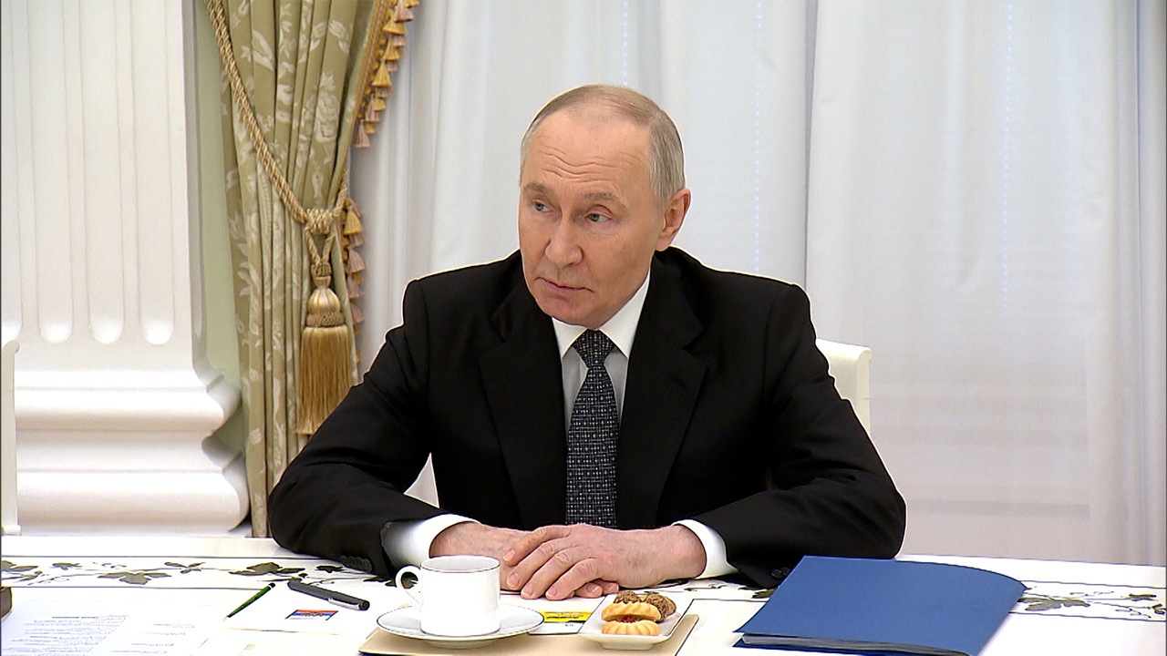 Путин встретился в Кремле с вдовами погибших российских спецназовцев