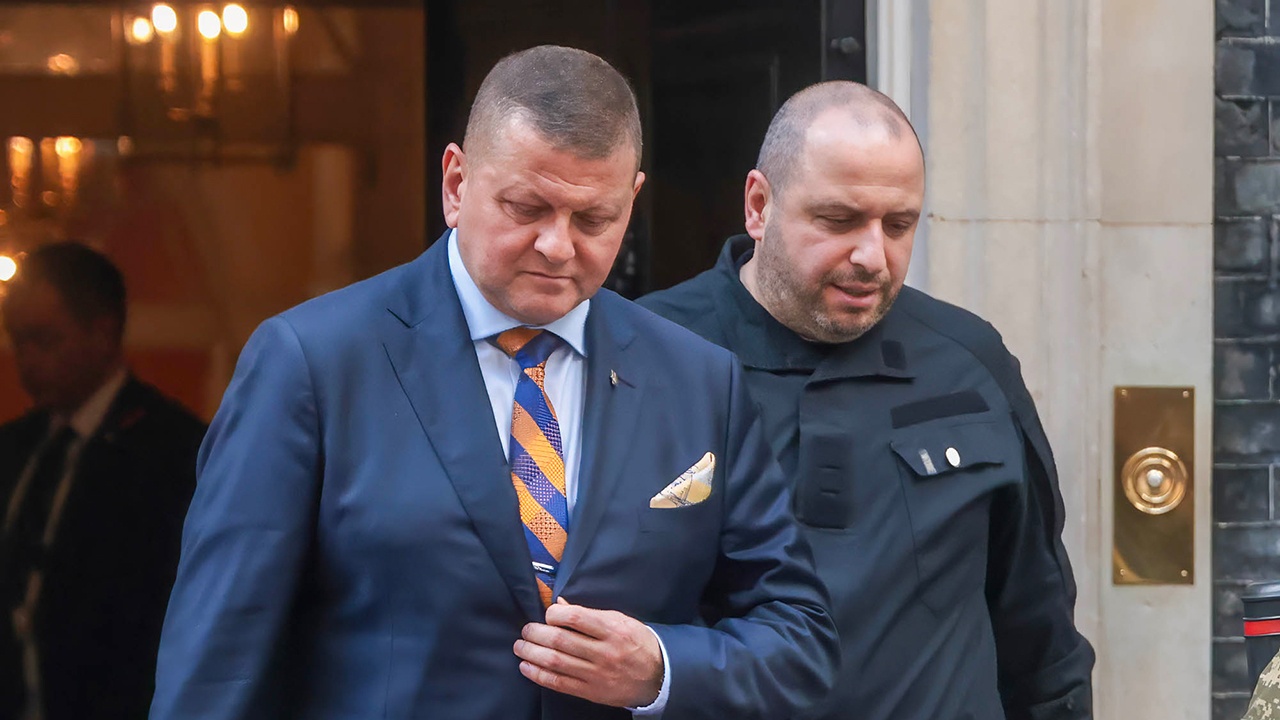 Залужный не справился с английским языком на выступлении в Британии