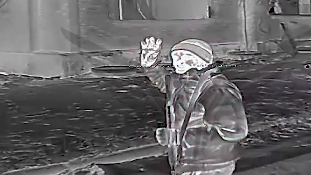 Боевик ВСУ помахал рукой российскому дрону и лишился головы 