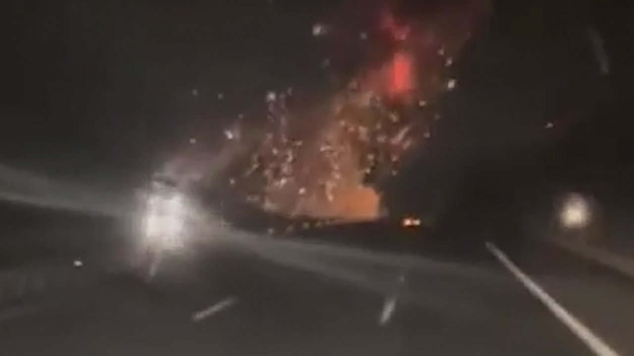 Опубликовано видео с места крушения истребителя F-16 на шоссе в Турции