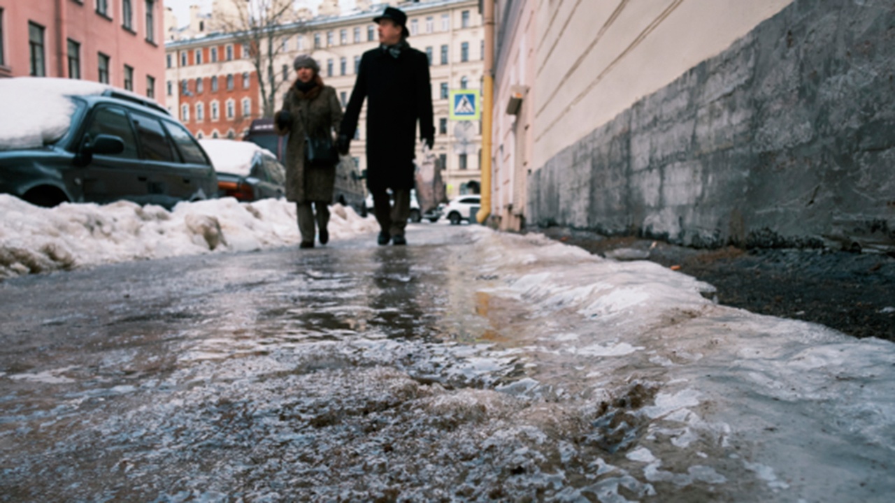 Россиянам рассказали о компенсациях за травмы на гололеде