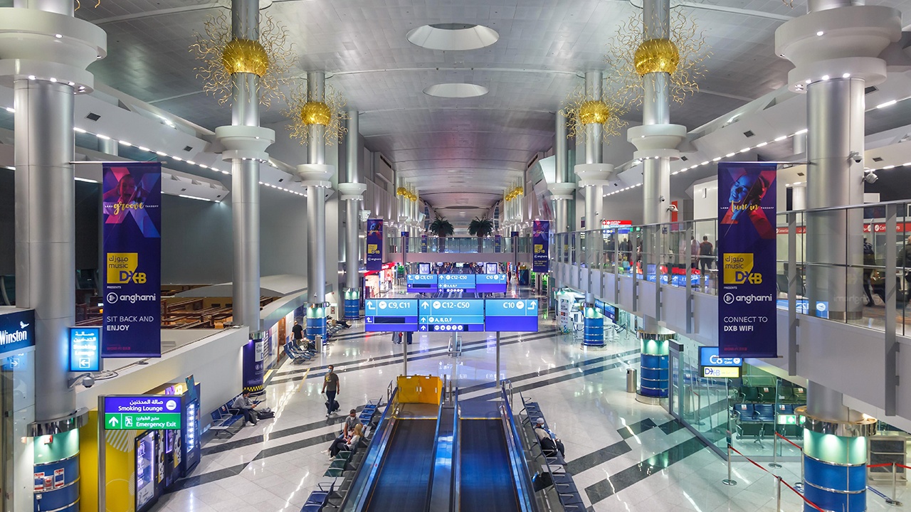 Два аэропорта Дубая полностью остановили работу