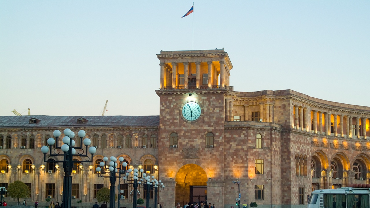 В посольстве РФ напомнили, что россияне могут покинуть Иран через Армению