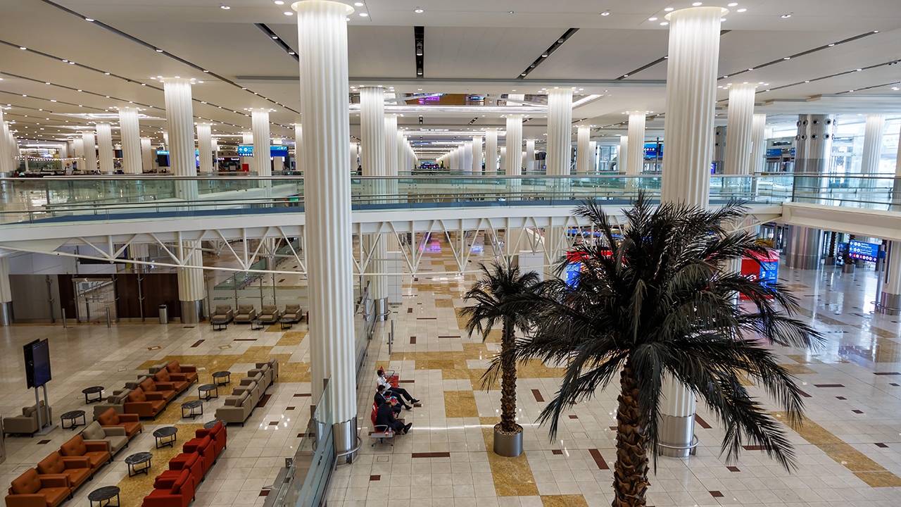 В аэропорту Дубая объявили эвакуацию из-за иранского дрона