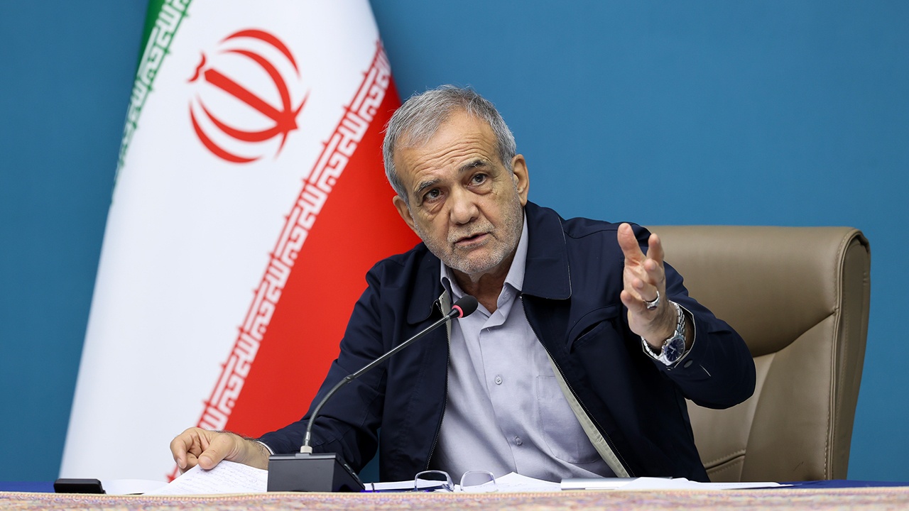 Иран временно возглавят президент страны, глава судебной власти и член ССК