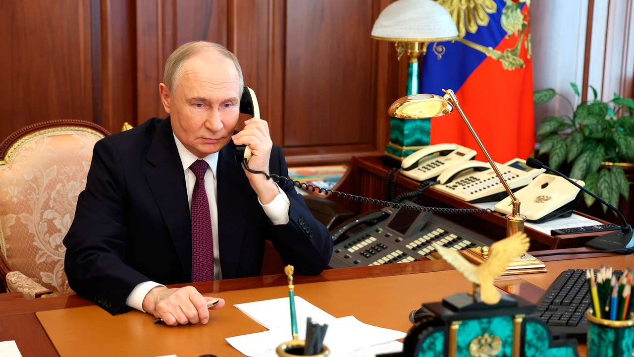 Путин поговорил по телефону с эмиром Катара