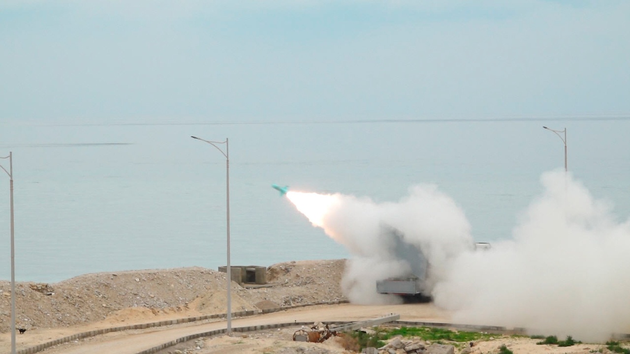 Nour News: Иран запустил новейшую сверхтяжелую ракету по военной базе США