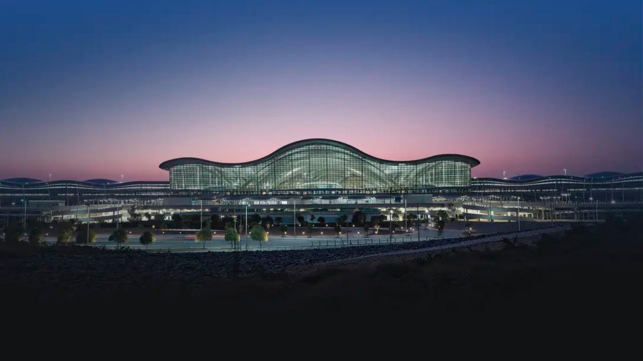 В Москву из Абу-Даби вылетел первый борт после закрытия неба над ОАЭ