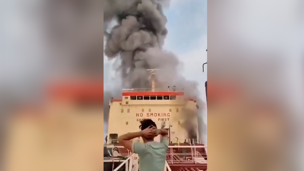 У берегов Омана безэкипажный катер атаковал нефтяной танкер