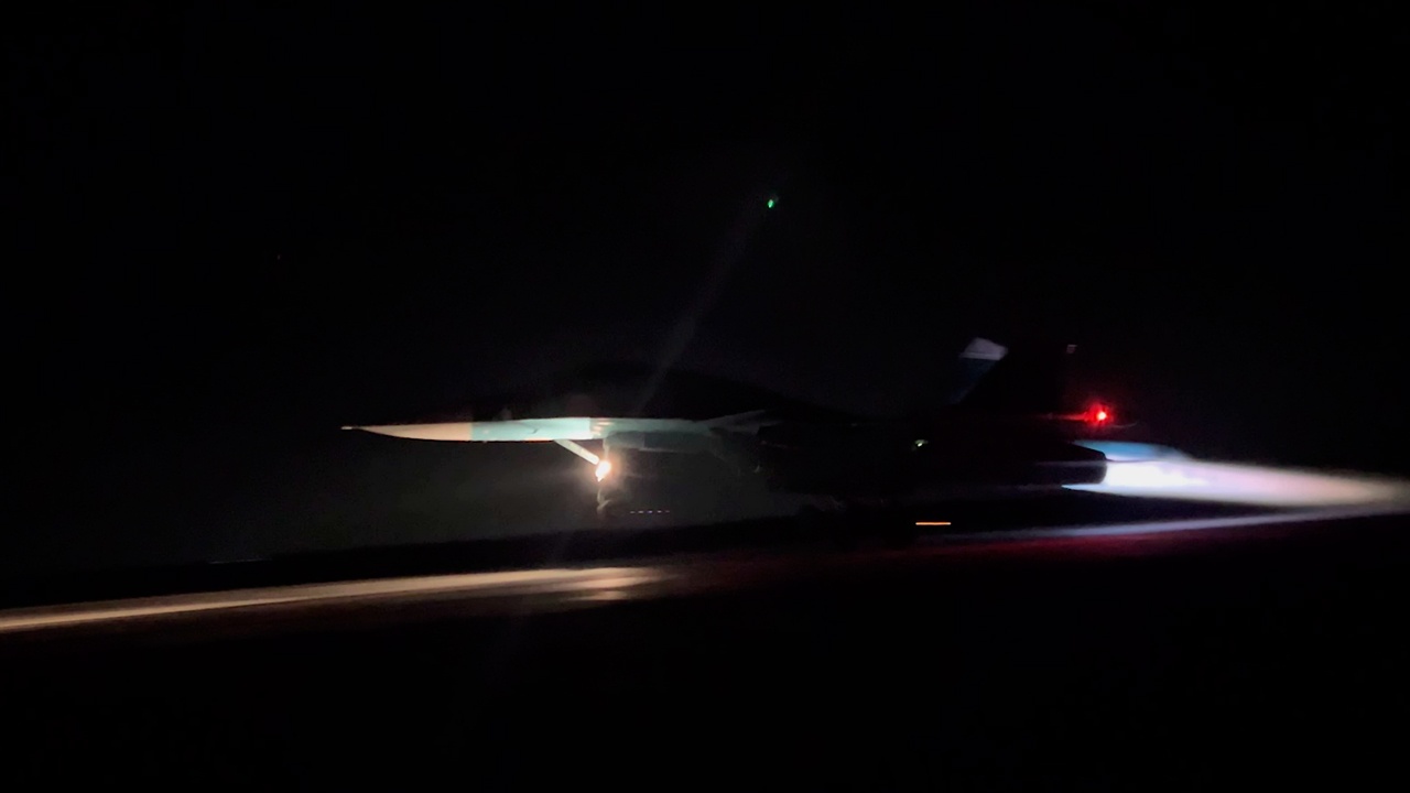 Экипаж Су-34 ликвидировал склад с боеприпасами ночным ударом 