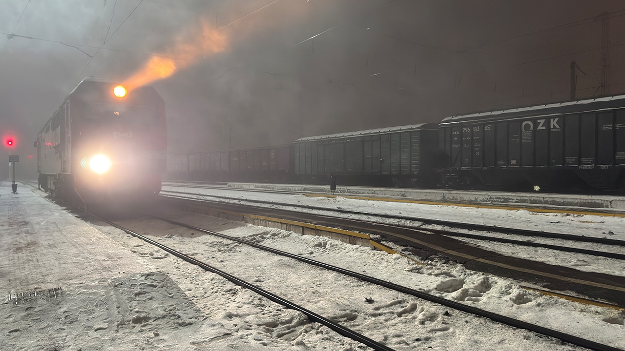 Локомотив и 10 вагонов сошли с путей в Пермском крае