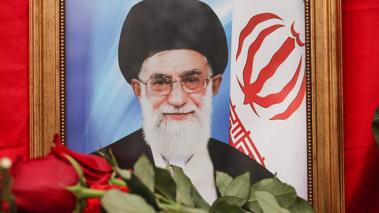 FT: Израиль отследил местоположение Хаменеи, взломав дорожные видеокамеры