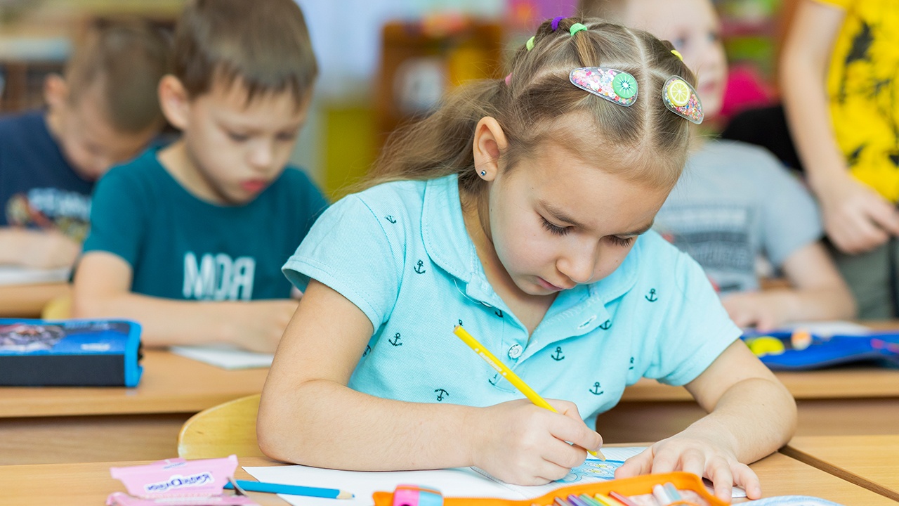 Путин призвал согласовать продленку с графиком работы родителей