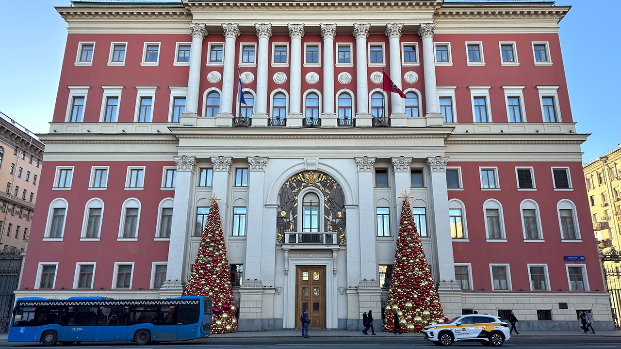 Собянин принял решение сократить число госслужащих на 15%