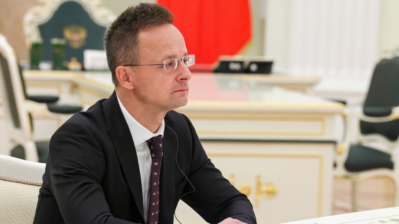 Сийярто: Россия ничего не просила взамен освобождения пленных венгров