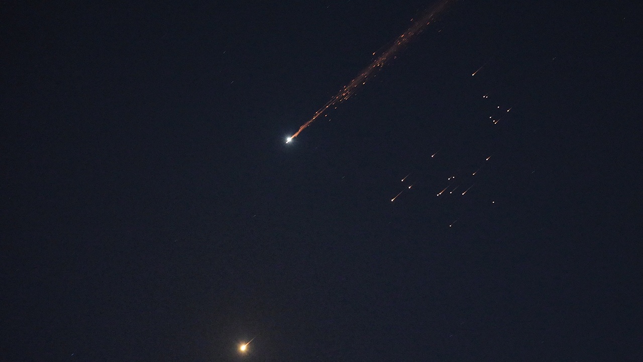 Минобороны ОАЭ: силы ПВО отражают атаку со стороны Ирана