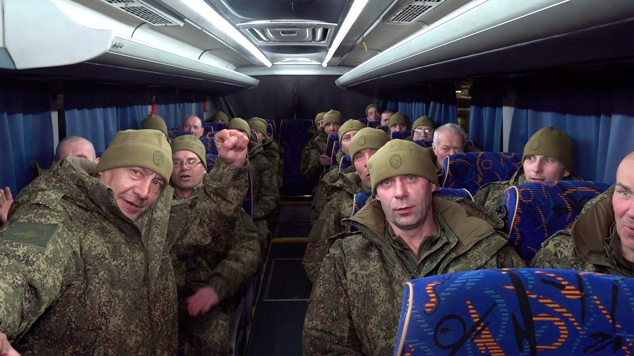 Бойцы ВС РФ рассказали о своих эмоциях после освобождения из плена
