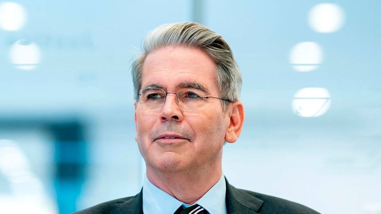 Бессент заявил, что США одобрил Индии закупку нефти РФ с танкеров в море