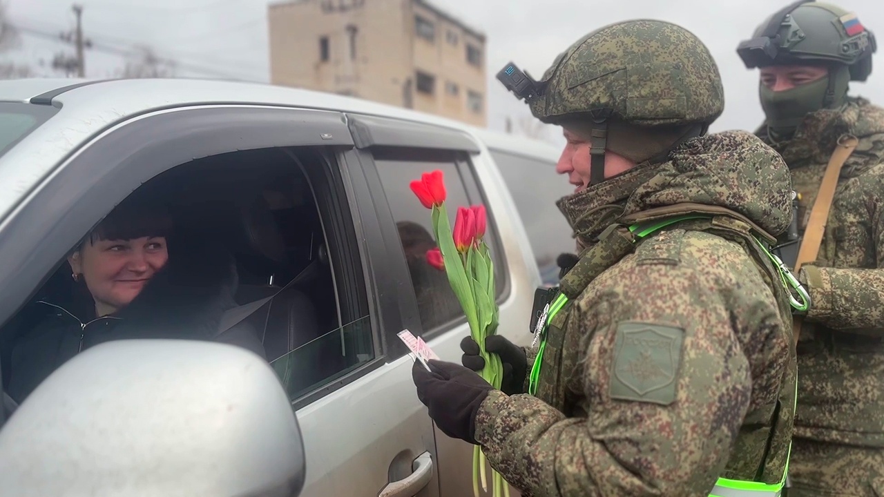 Сотрудники ВАИ поздравили жительниц ЛНР с наступающим Международным женским днем