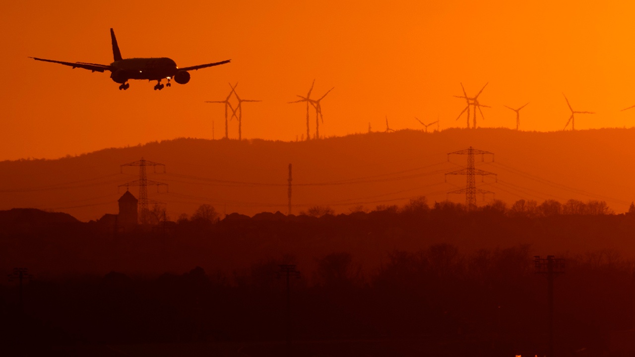 Летевший из Тюмени во Вьетнам самолет аварийно сел в Мьянме