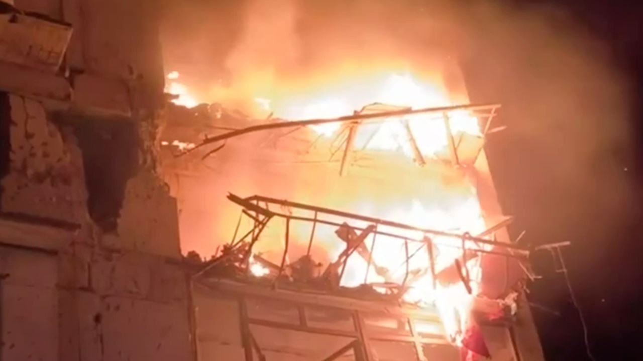 Не менее 10 человек пострадали при ударе дрона по дому в Васильевке