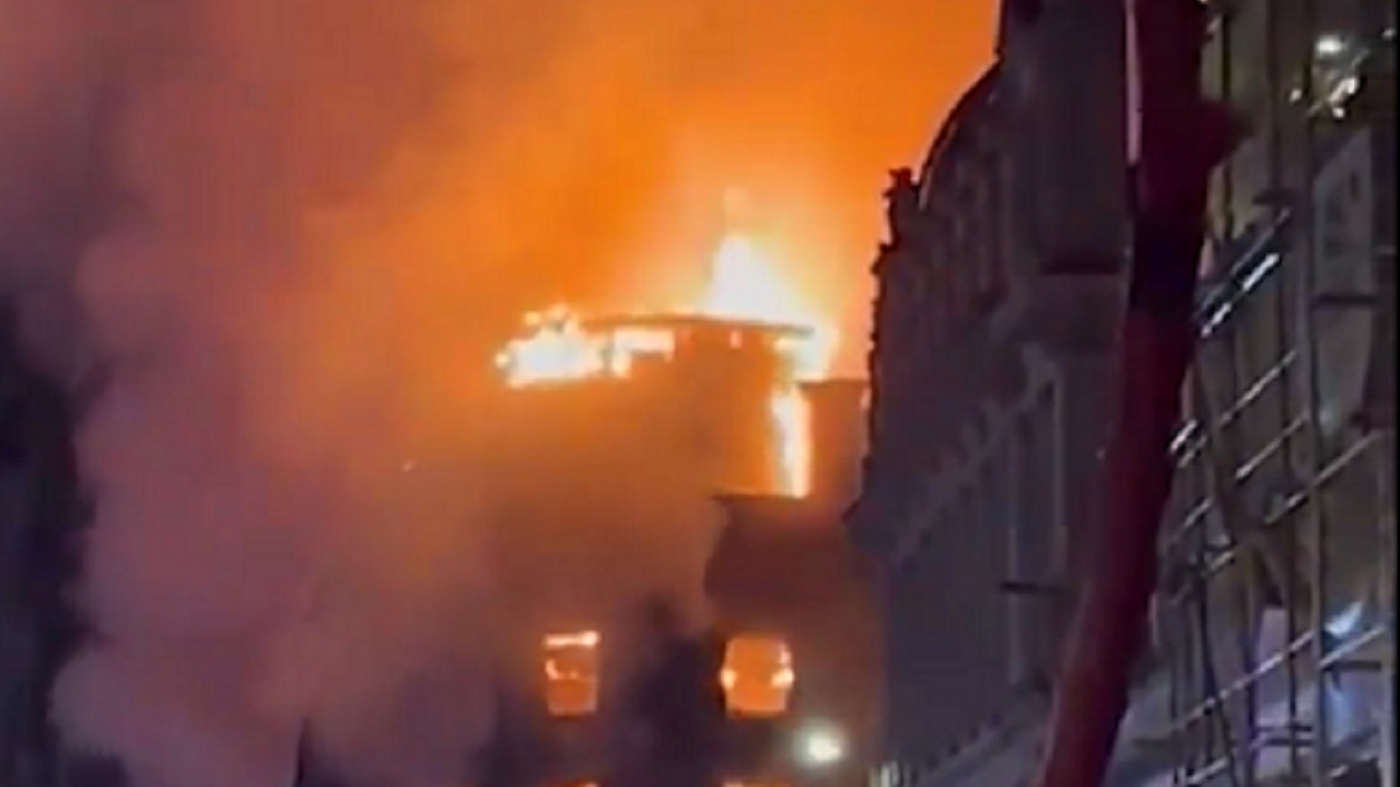 В Глазго из-за пожара в вейп-шопе сгорело здание центрального вокзала
