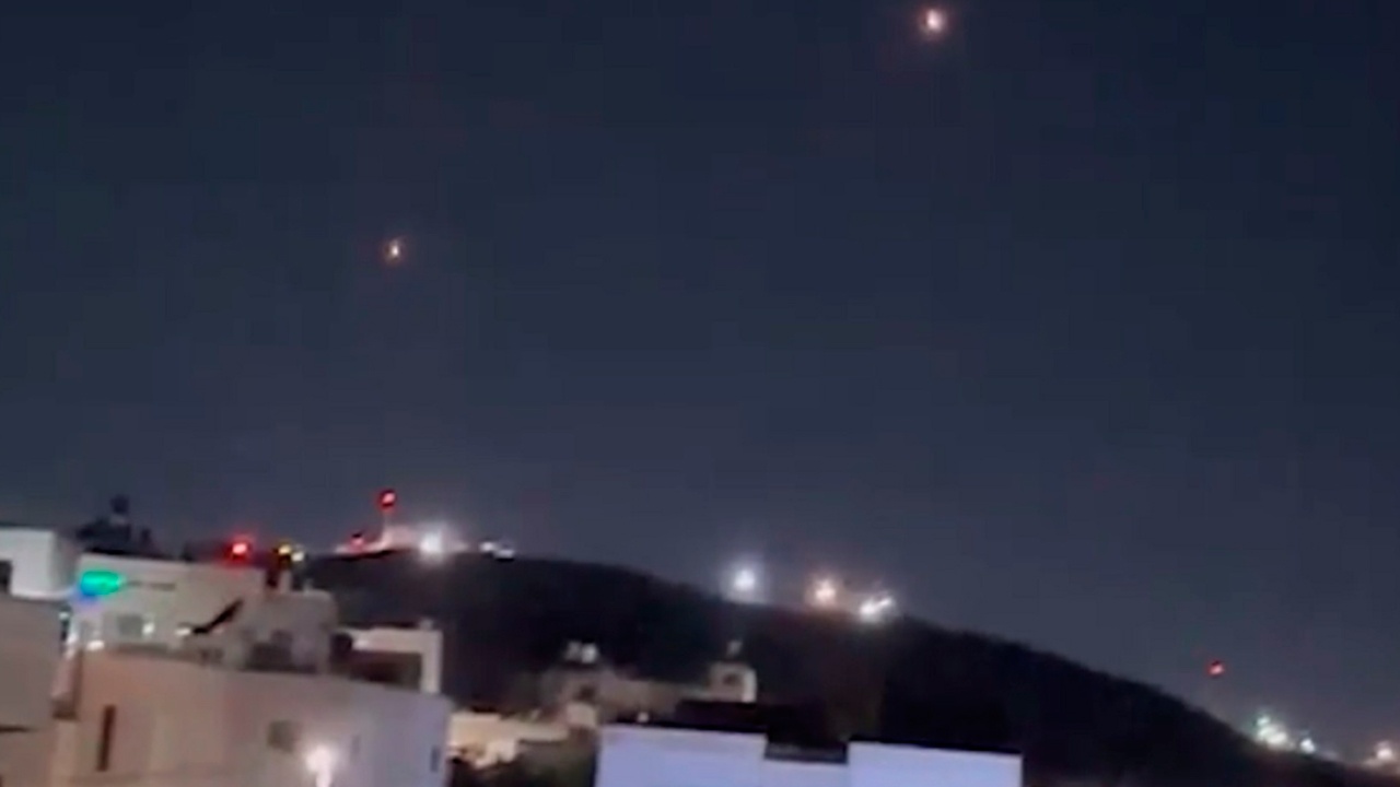 Иран нанес удары по Израилю и базам США гиперзвуковыми и сверхтяжелыми ракетами