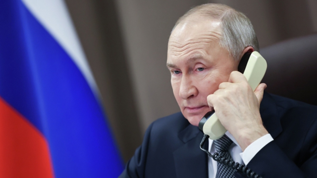 Путин провел телефонный разговор с президентом Ирана Пезешкианом