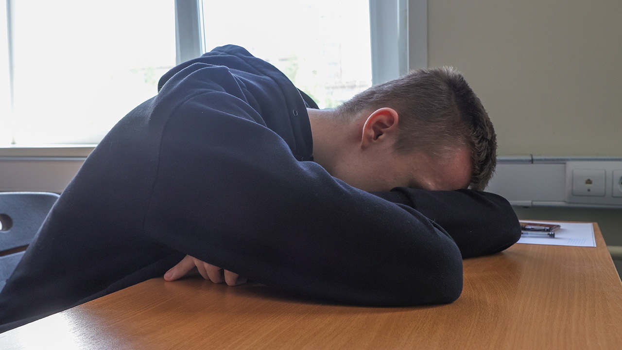 Сомнолог дал совет по избавлению от зимней сонливости