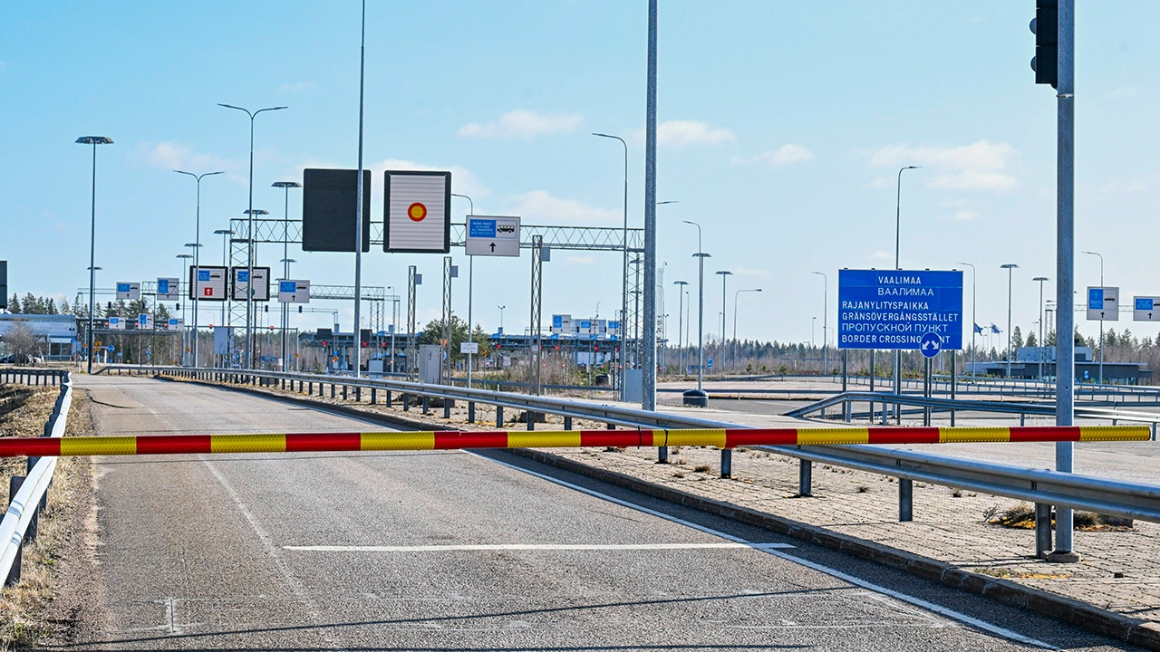 Финляндия ввела штрафы для туристов за прогулки у границы с Россией