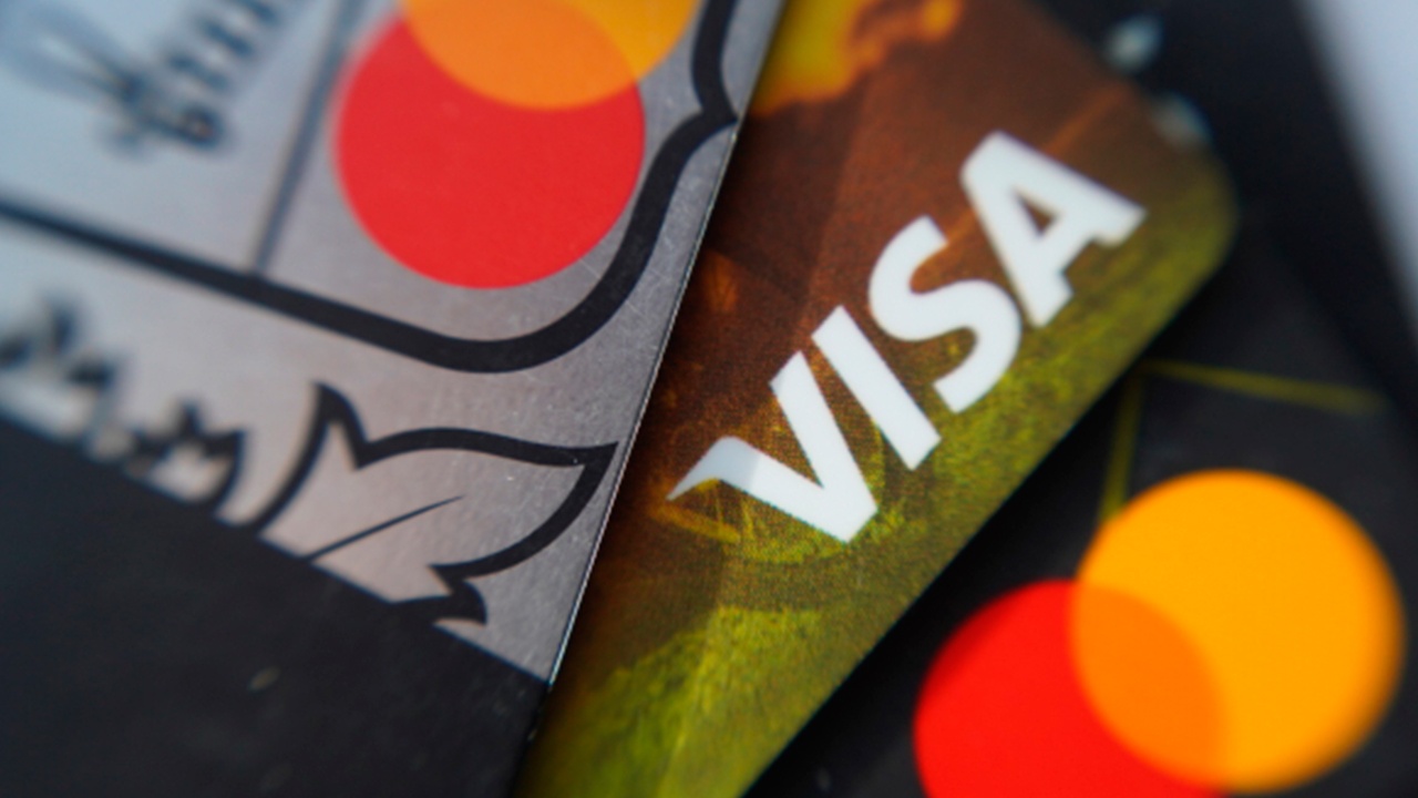 ЦБ: банки смогут проверять лимит карт у россиян без нарушения тайны