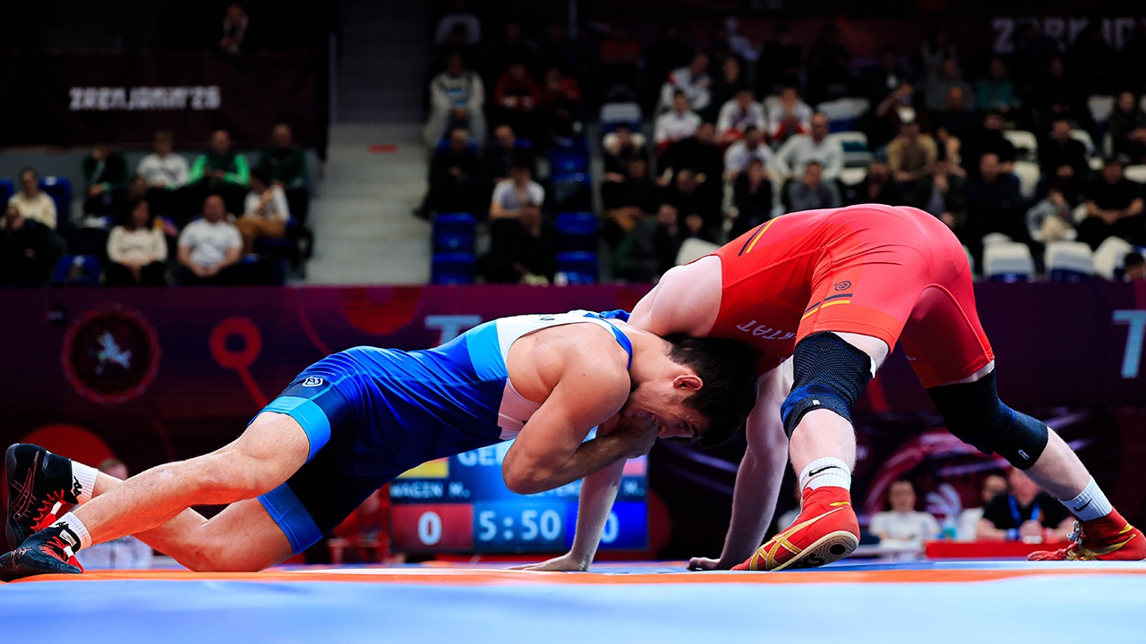 Украинский борец отвернулся во время исполнения гимна РФ