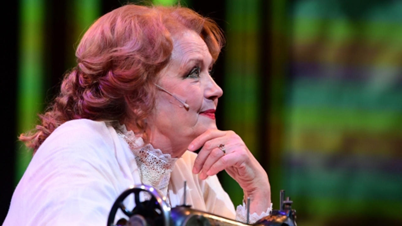 Путин поздравил с 75-летием народную артистку РФ Ирину Алферову