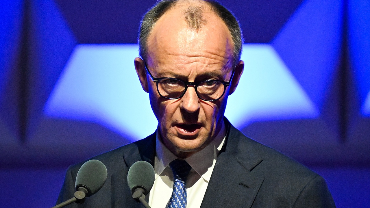 Мерц назвал неправильным ослабление санкций США в отношении РФ