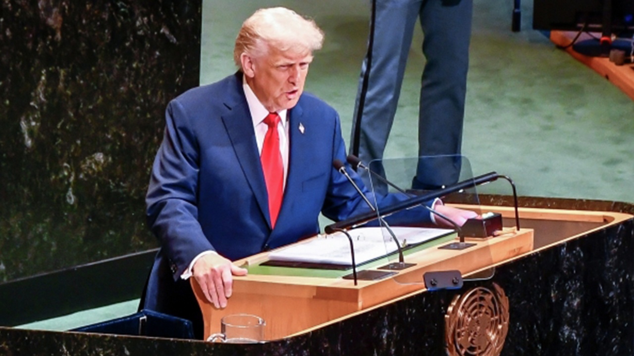 Трамп попросил страны Европы и Азии отправить военные суда в Ормузский пролив