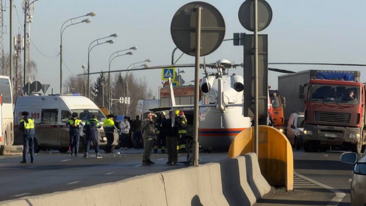 Экскурсионный автобус с детьми попал в аварию на Калужском шоссе в Москве