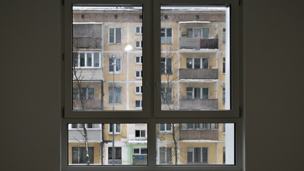 В Тульской области двое маленьких детей выпали из окна пятого этажа