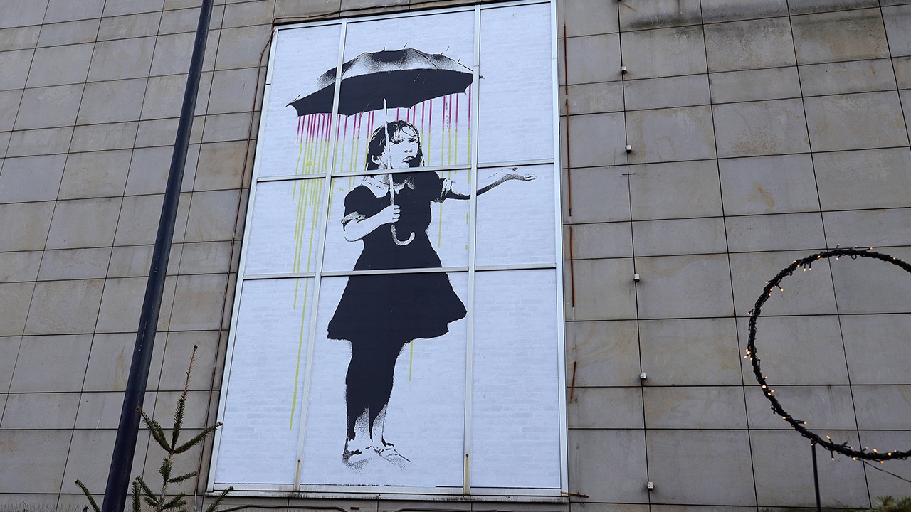 Журналисты раскрыли настоящее имя уличного художника Бэнкси