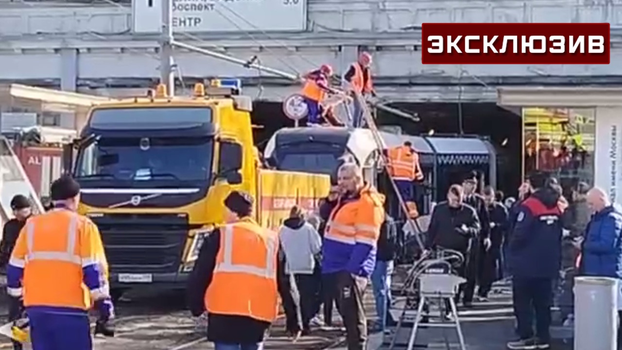Опубликованы кадры с места столкновения трамваев в Москве