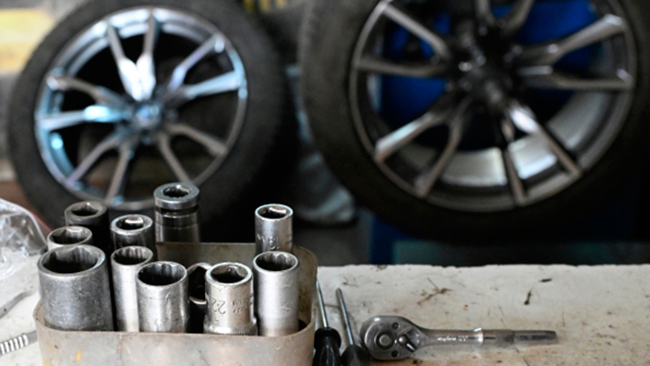 В дептрансе Москвы призвали водителей не спешить со сменой резины