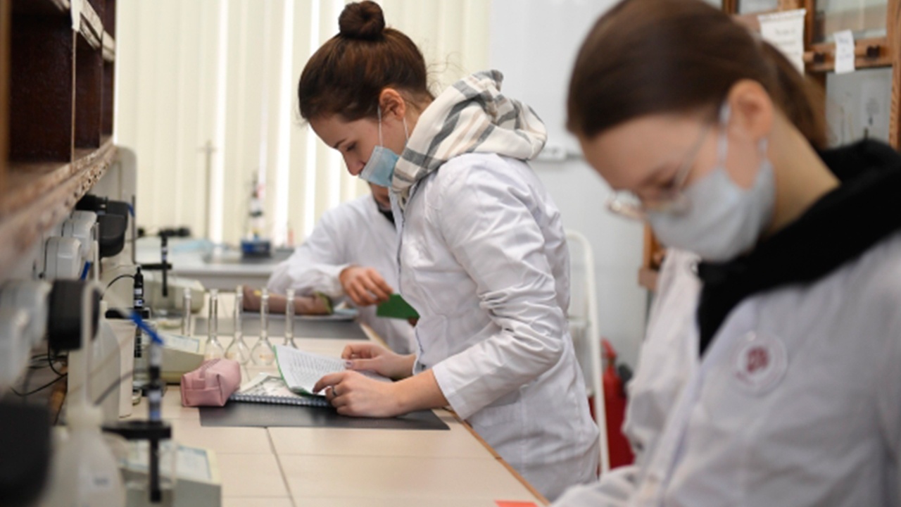 В России утвердили перечень приоритетных для технолидерства профессий