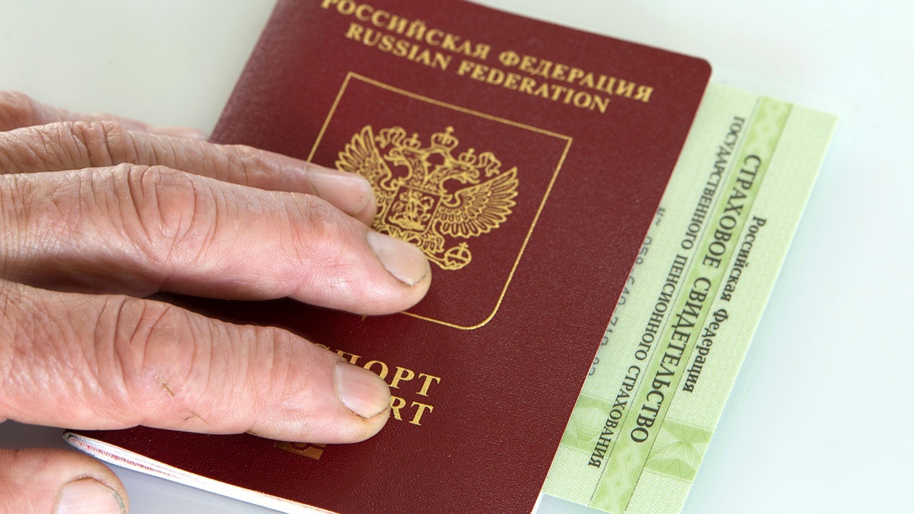 Россиянам рассказали, как аферисты могут использовать номер СНИЛС