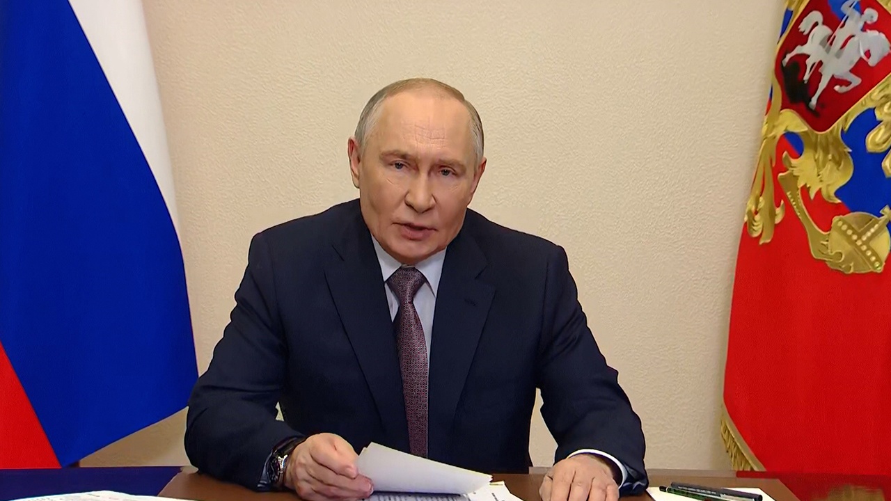 Путин назвал историческим выбор Крыма и Донбасса быть с Россией