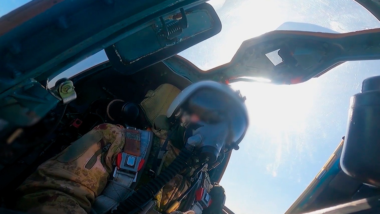 Экипажи Су-25 разрушили украинский опорный пункт в зоне спецоперации