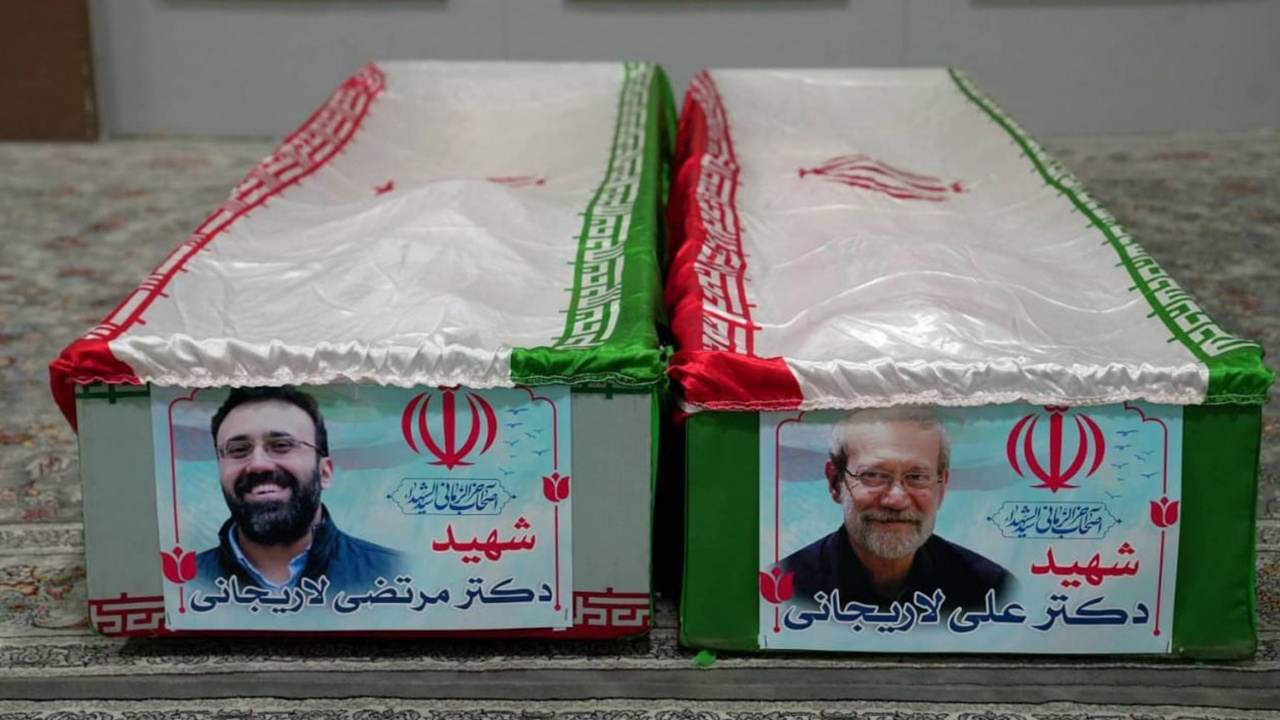 В Иране проходят похороны секретаря Совбеза Лариджани и моряков