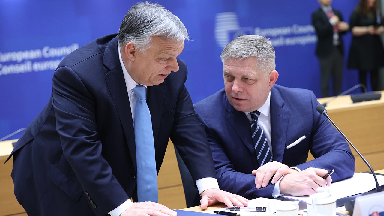 Венгрия и Словакия заблокировали решение саммита ЕС по кредиту для Киева